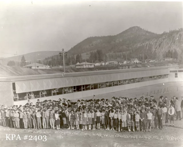 Grab your pencils, notebooks and textbooks… It’s time to get ready for school! Here’s a look back to 1961 when students posed in front of the newly built Dr. Knox Secondary school.
.
.
.
#BackToSchool #SchoolSeason #SchoolsInSession #FromTheArchives #KelownaMuseums #DrKnoxx #KelownaHistory #WayBackWednesday